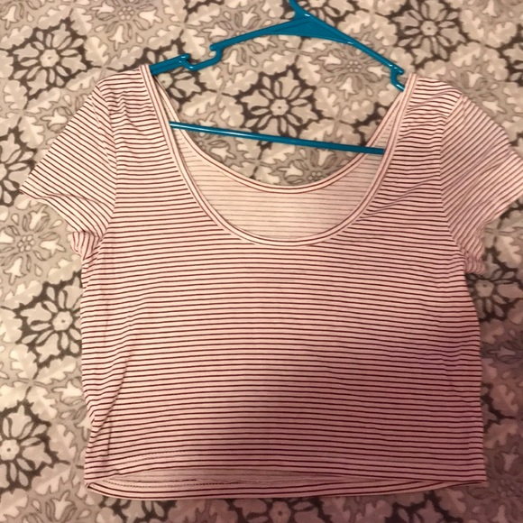 Crop top - Picture 2 of 3